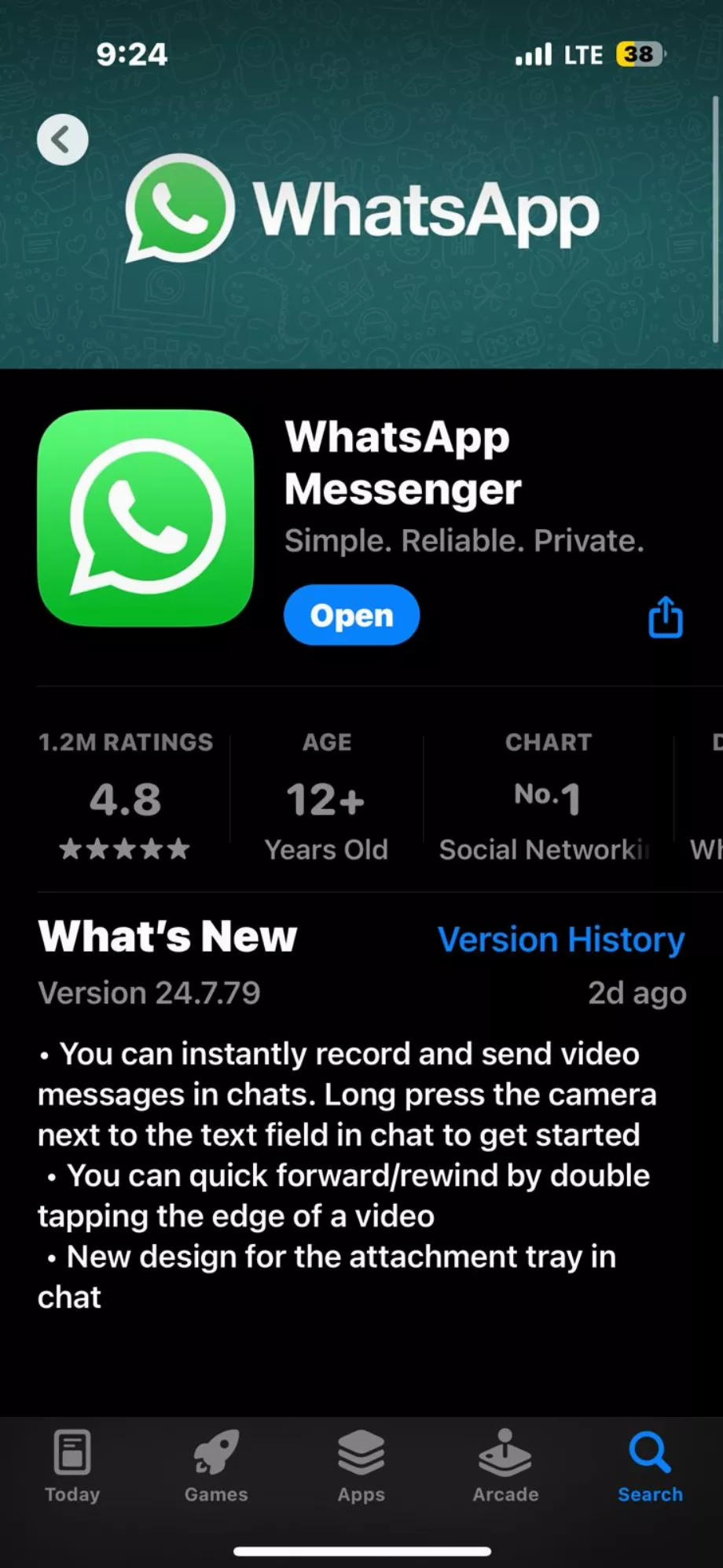 Pour rester à l'écoute des nouvelles fonctionnalités de WhatsApp, il est important de maintenir l'application à jour. (Photo : capture WhatsApp)