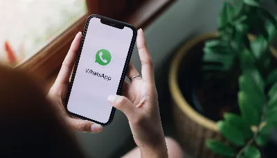 WhatsApp est à nouveau bleu sur iPhone, c'est le changement d'Apple
