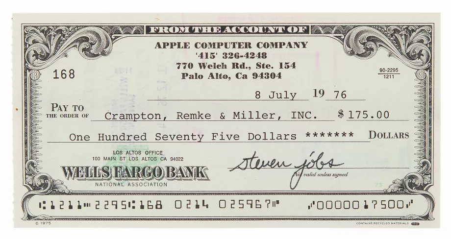 Un chèque signé par Steve Jobs est vendu aux enchères pour plus de 100 000 $. (Rachat)