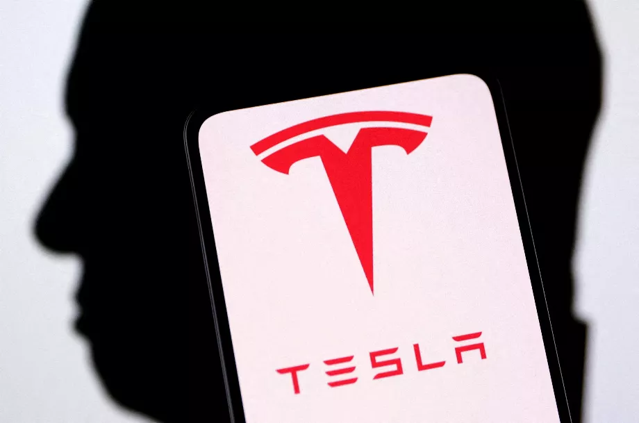 Les actions de Tesla ont chuté de 5 % après l'annonce des licenciements. (Reuters)