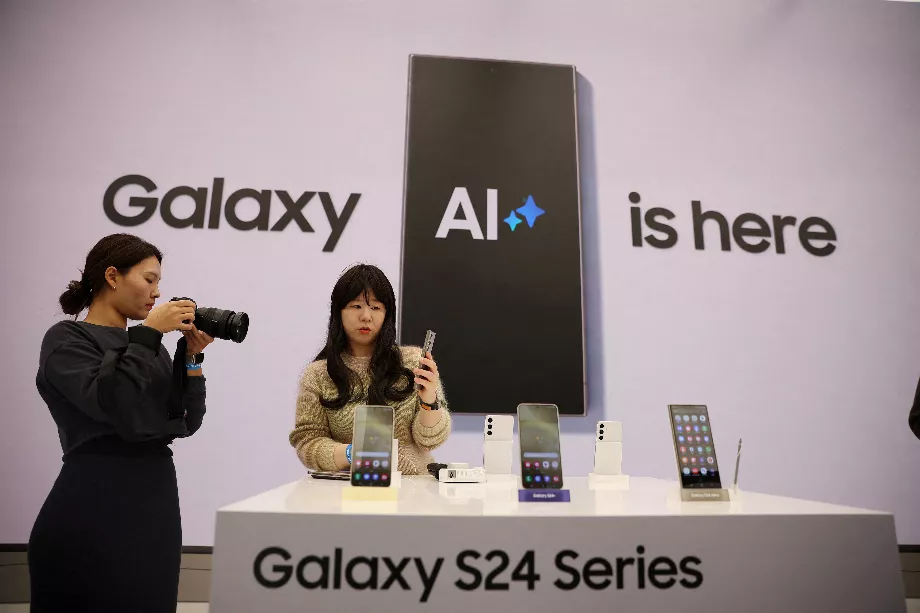 Cette désignation distingue non seulement ces produits au sein du vaste catalogue de l'entreprise, mais résume également la vision et les valeurs que Samsung cherche à transmettre avec sa technologie. (Reuters/Kim Hong-Ji/photo d'archives)