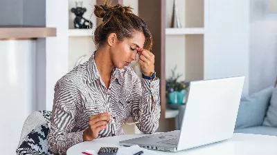 Rester longtemps devant un écran peut rendre aveugle : voici comment prendre soin de vous