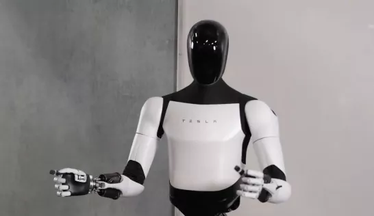 Elon Musk convient que chaque foyer américain disposera d'un robot domestique à 1 000 $ d'ici 7 ans