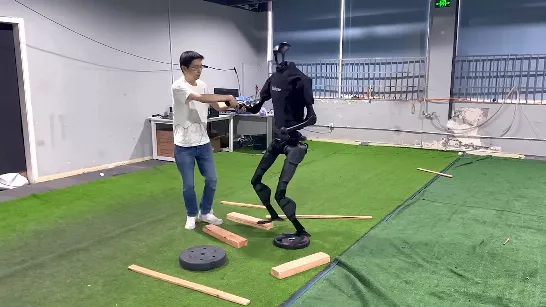 Rencontrez le robot humanoïde arrivé en Argentine, ils le proposent pour les travaux de construction et de sécurité, il s'appelle Unitree H1