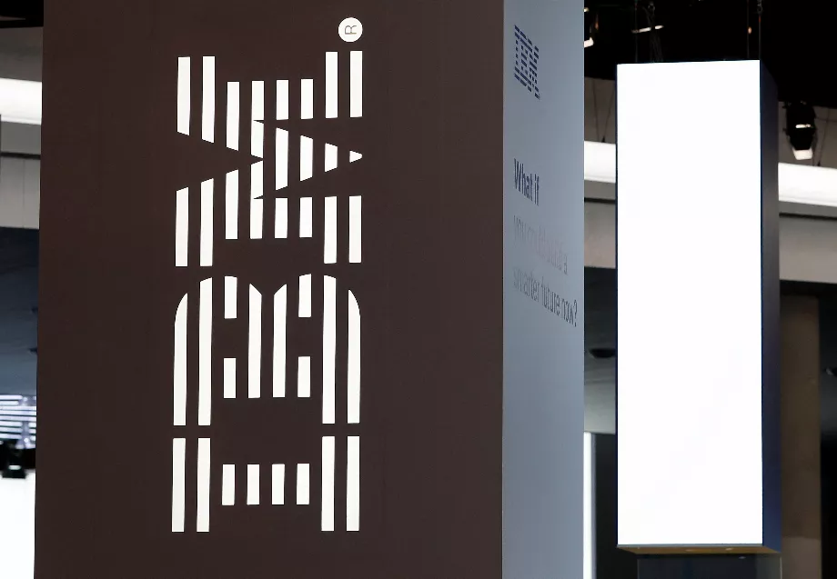 IBM, BrainChip et Prophesee font partie des sociétés qui ont également développé des puces neuromorphiques. (Reuters/Yves Herman)