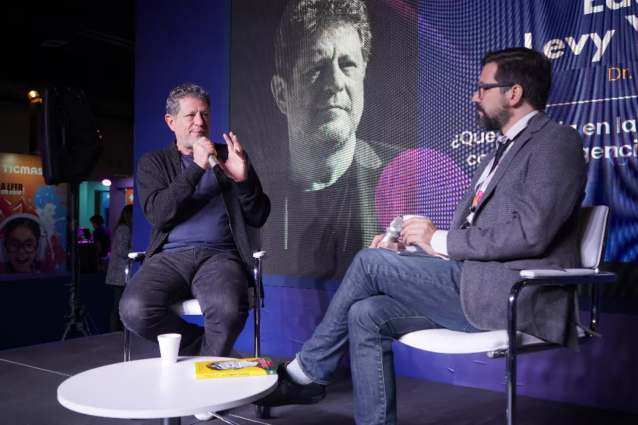 Eduardo Levy Yeyati s'est entretenu avec Patricio Zunini sur l'avenir de l'éducation et de l'emploi à l'ère de la technologie et de l'intelligence artificielle.