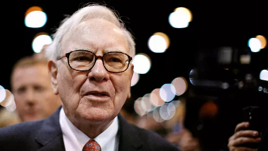 Warren Buffett compare l’intelligence artificielle aux armes nucléaires : « Cela me fait très peur »