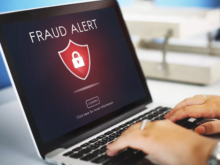 Face à toute alerte de fraude, il est important de changer les mots de passe des comptes personnels. (Photo : Freepik)