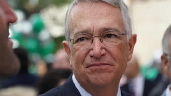 Ricardo Salinas met en garde contre la fraude dans laquelle est utilisée une image de lui créée avec l'intelligence artificielle