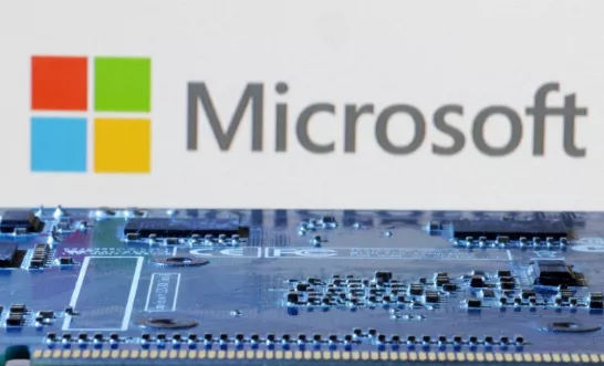 Microsoft intégrera l'intelligence artificielle dans ses nouveaux ordinateurs portables, lançant un défi à Apple