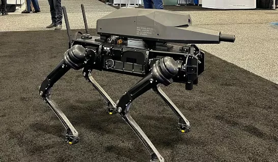 Regardez ces chiens robots armés et dirigés par une intelligence artificielle, vous n'y croirez pas
