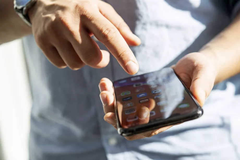Les SMS émis dans l’intention de voler des données circulent largement. Mais il suffit de les éliminer sans les ouvrir pour éliminer le danger. De plus, le numéro de l'expéditeur peut être bloqué - crédit Robert Günther/DPA