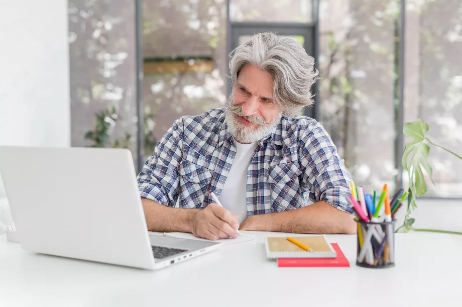 Les enseignants demandent davantage d'investissements dans la formation aux nouvelles technologies. (Photo : Freepik)