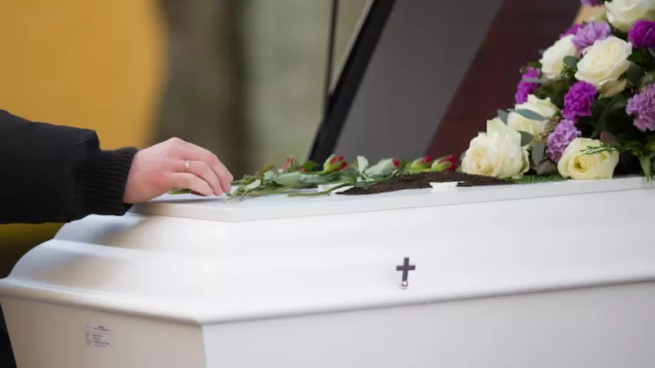 Des sujets aussi sensibles que la mort doivent être abordés avec prudence, quel que soit le domaine. (Photo : Freepik)