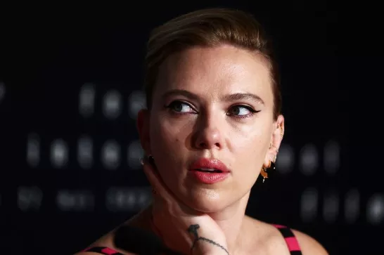 Scarlett Johansson n'est pas d'accord avec OpenAI pour avoir utilisé une voix similaire à la sienne dans l'assistant virtuel