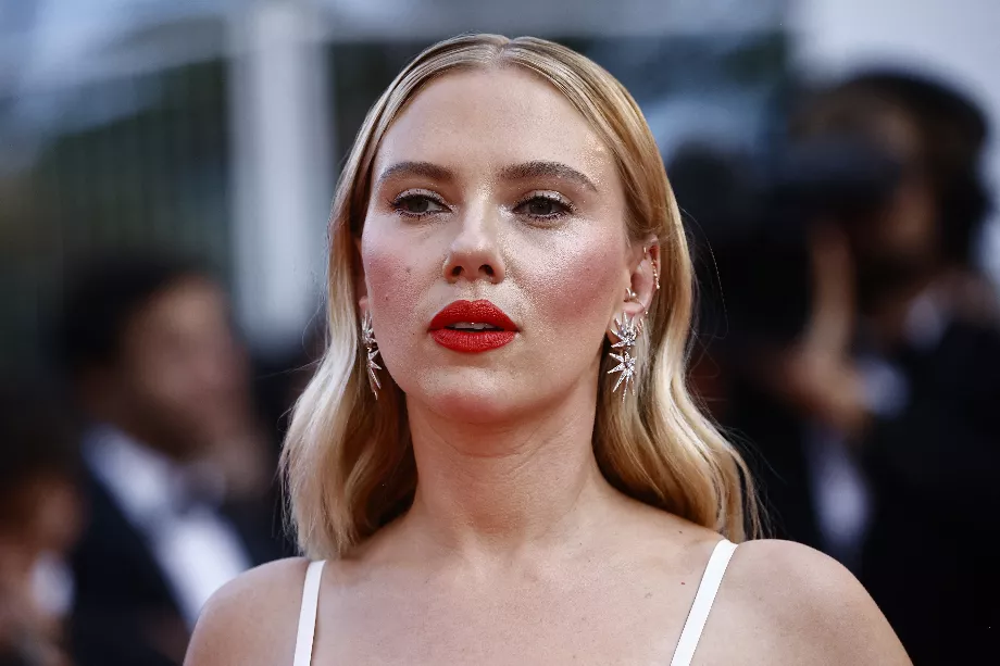 Scarlett Johansson a affirmé qu'OpenAI avait copié sa voix après avoir rejeté une proposition de Sam Altman. (Reuters/Yara Nardi)