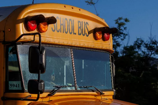 Un district scolaire américain a trouvé la solution à la pénurie de chauffeurs de bus grâce à l'IA