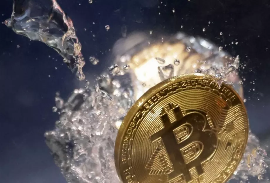 Photo d’archive illustrative d’une représentation du Bitcoin. (Reuters/Dado Ruvic)