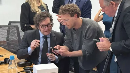 Milei est arrivé au Salvador pour l'investiture présidentielle de Bukele après sa tournée dans la Silicon Valley pour attirer les investissements dans la technologie