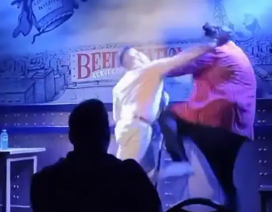 Le comédien Jaime Caravaca, attaqué lors d'un spectacle par un père après avoir plaisanté sur son fils de trois mois