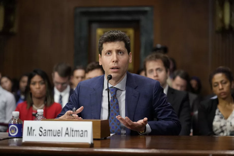 DOSSIER : Sam Altman s'exprime lors d'une audience de la sous-commission judiciaire du Sénat sur la vie privée, la technologie et le droit sur l'intelligence artificielle le 16 mai 2023, à Capitol Hill à Washington. (PA)