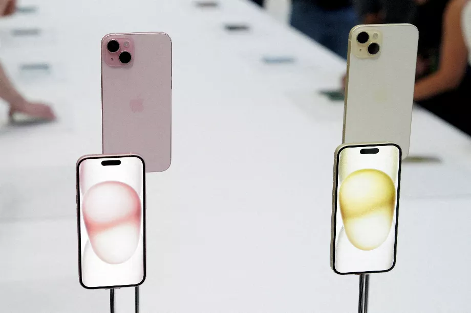 L'iPhone 16 viendrait en différentes couleurs par rapport à son prédécesseur. REUTERS/Loren Elliott/Image d'archive