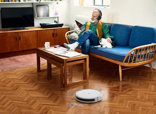 Robot aspirateur vs. balai : lequel est le meilleur pour garder la maison propre