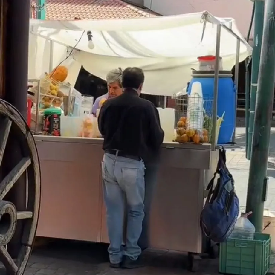 L'étranger est parti à la recherche d'un stand de jus naturels Crédits : TikTok/olessa.d