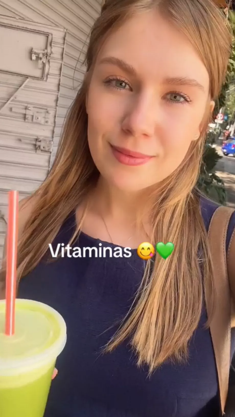 La jeune femme a choisi d'acheter un jus vert Crédits : TikTok/olessa.d