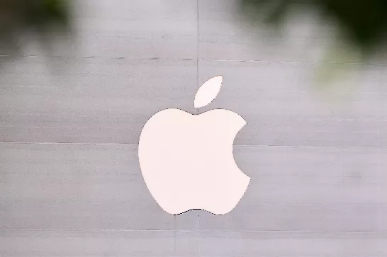 Apple fait face à une baisse des ventes de l'iPhone, mais a confiance dans une reprise grâce à l'IA.