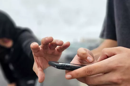 Google apporte la solution au vol de téléphone portable : en quelques secondes, il bloque les informations du voleur