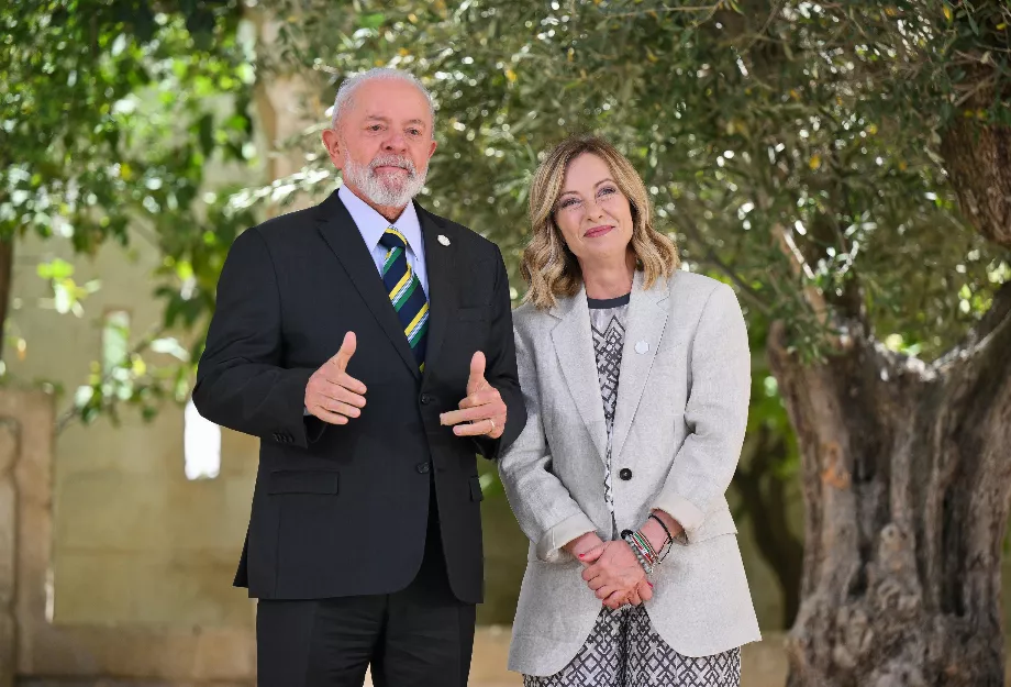 Lula da Silva avec Giorgia Meloni lors de la deuxième journée du Sommet du G7 à Borgo Egnazia, Italie (EFE/ETTORE FERRARI)