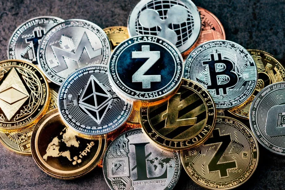 Représentations physiques de diverses crypto-monnaies (REUTERS/Banco Santander)