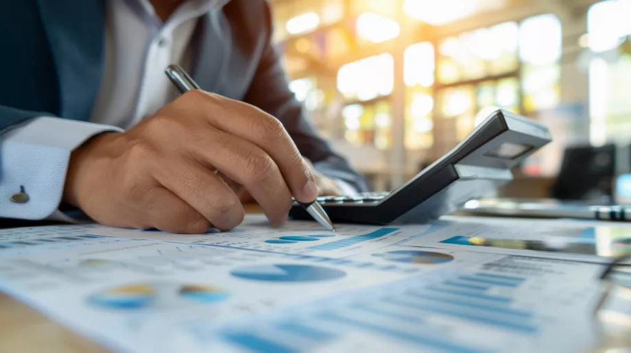 Amazon, Google et Microsoft font partie des entreprises qui recherchent le plus d'analystes et d'ingénieurs. (Informations sur l'image illustrative)