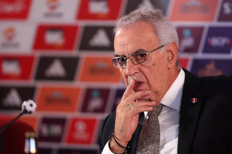 Pour l'IA, le Pérou a très peu de chances de se battre pour le titre et de passer la phase de groupes. (EFE/Paolo Aguilar)