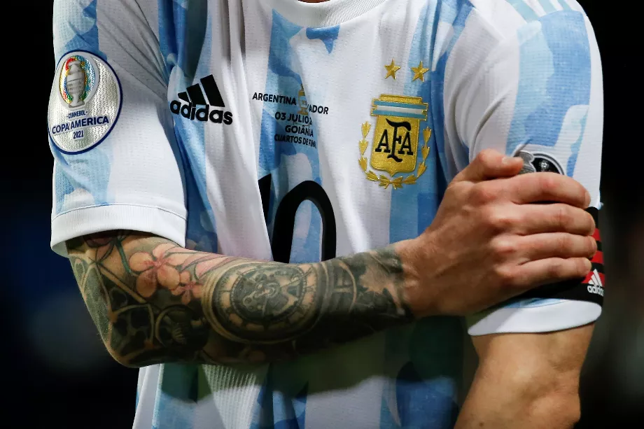 L'IA estime que l'équipe atteindra au moins les demi-finales. (EFE/Alberto Valdés)
