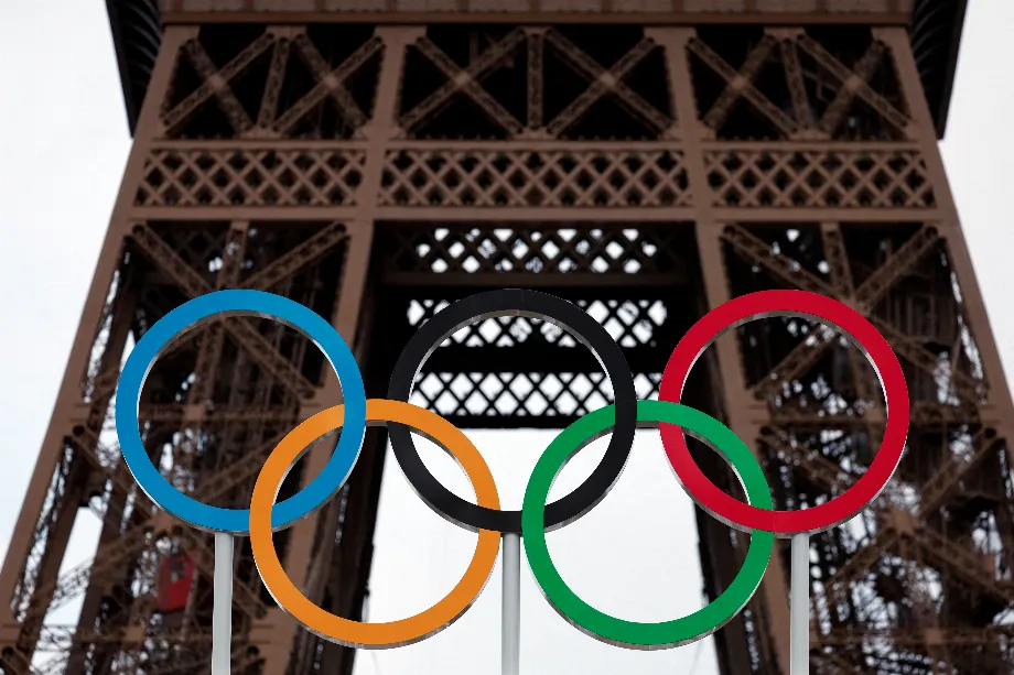 Le téléphone de Paris 2024 aura un design doré et les couleurs des anneaux olympiques. (REUTERS/Gonzalo Fuentes/File Photo)