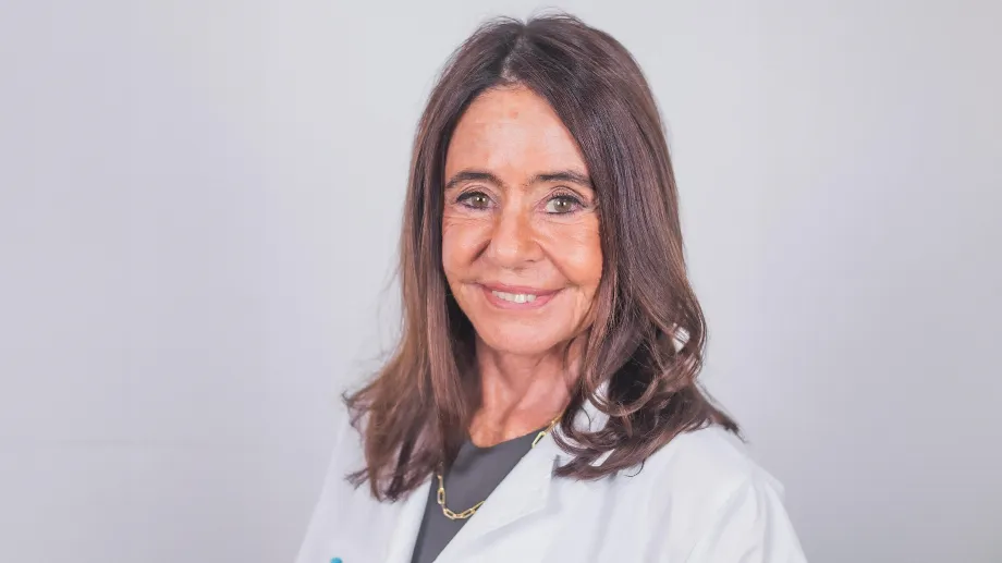 La doctoresse Ester Polak de Fried est spécialiste en gynécologie, endocrinologie, obstétrique et consacre plus de quatre décennies à la recherche et à la pratique clinique en médecine reproductive et traitements de fertilité
