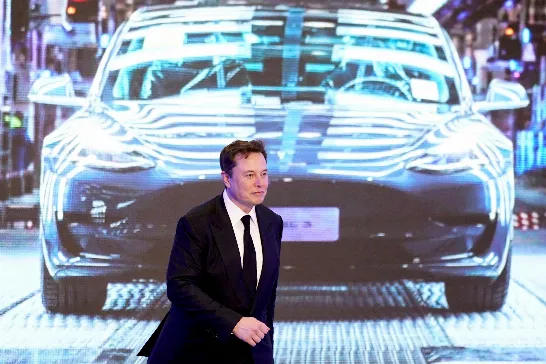 Tesla a récupéré 386 milliards de dollars grâce au fait qu'Elon Musk a priorisé l'IA sur les véhicules électriques.