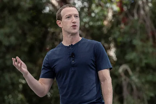 Samsung Galaxy ou iPhone : c'est le téléphone portable de Mark Zuckerberg, son outil avec l'IA