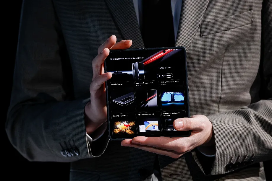 HONOR Magic V2, le lancement du pliable le plus attendu en 2024. REUTERS/Albert Gea