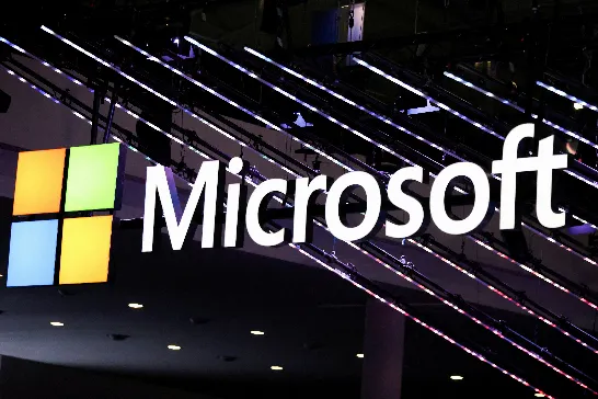 Microsoft vs. OpenAI : les nouveaux rivaux dans la course vers la meilleure Intelligence Artificielle.