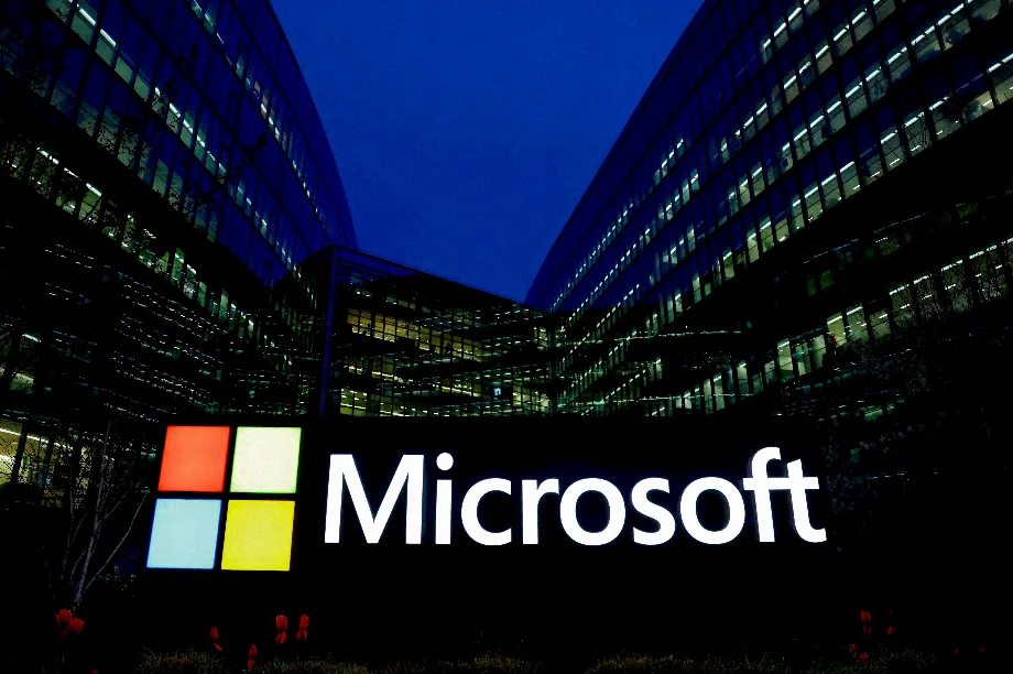 Microsoft a mis en œuvre diverses stratégies pour économiser de l'eau dans ses centres de données. REUTERS/Gonzalo Fuentes/File Photo