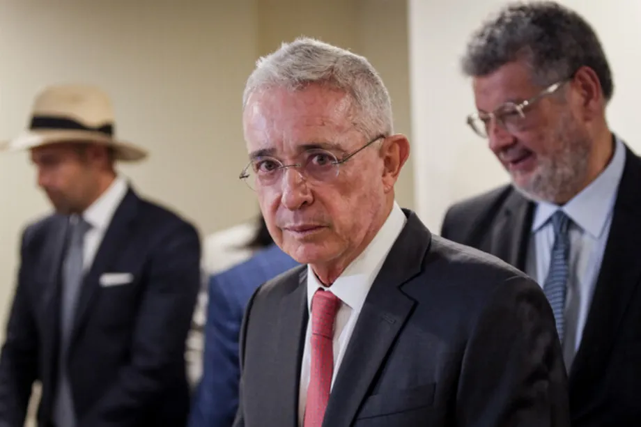 À travers X, Uribe a assuré que le plus important maintenant est de faire sortir Maduro - crédit Colprensa
