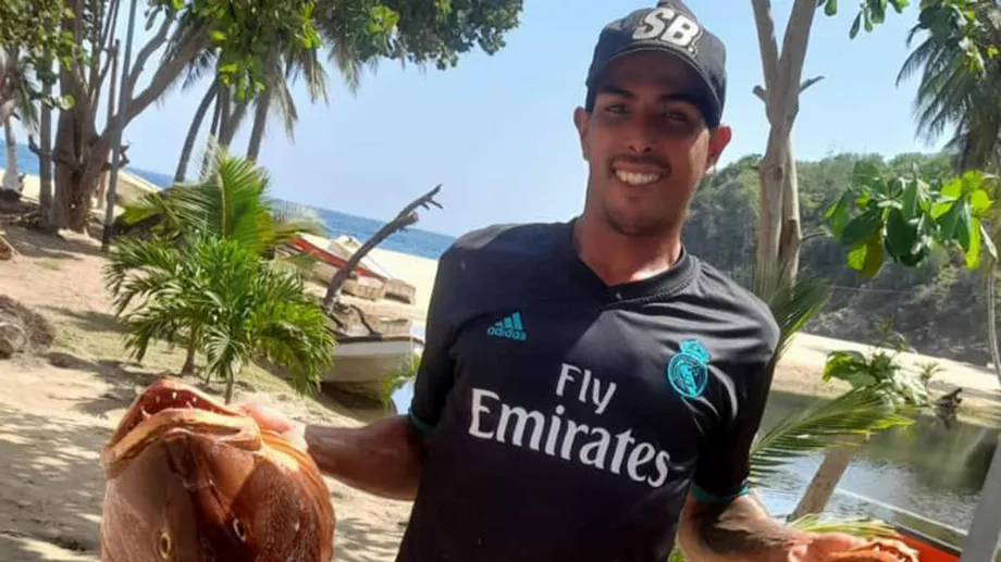 Jhonnathan Rodríguez, se consacre à la pêche sur la côte de l'État d'Aragua au Venezuela