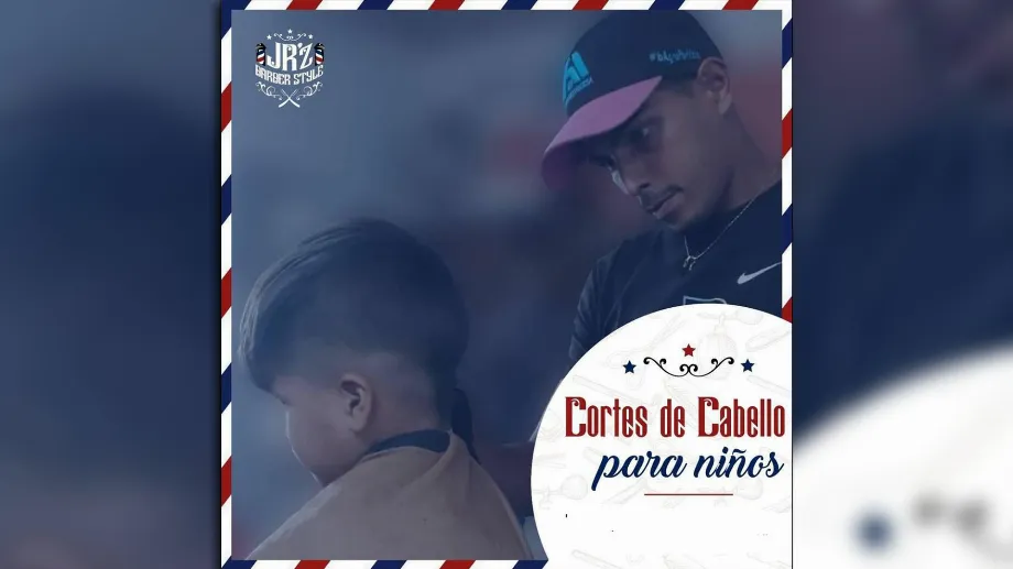 Jhonnathan Rodríguez dans l'un de ses travaux en tant que barbier