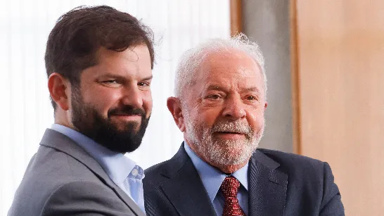 Lula da Silva voyagera au Chili et parlera avec Gabriel Boric de la fraude électorale au Venezuela.