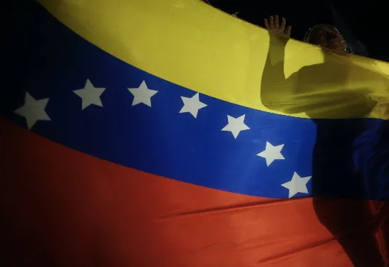 Andrés Izarra, ancien ministre chaviste, a lancé une dure mise en garde à la Colombie après la supposée victoire de Nicolás Maduro.