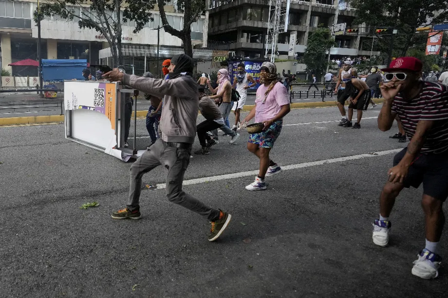 En raison des morts, des blessés et des détenus lors des manifestations au Venezuela, l'ONU a alerté sur un usage excessif de la force par les autorités - crédit Fernando Vergara/AP
