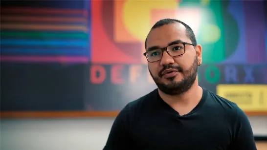 Des agents du régime chaviste ont enlevé l'activiste pour les droits LGBT Yendri Velázquez alors qu'il sortait du Venezuela.